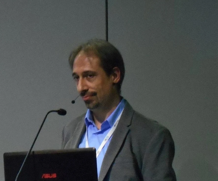 Maurizio Viviani presenting scientific work